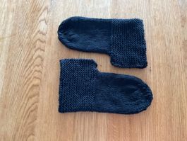 Handgestrickte Bettsocken schwarz Fusslänge 26 cm Gr. 40/41