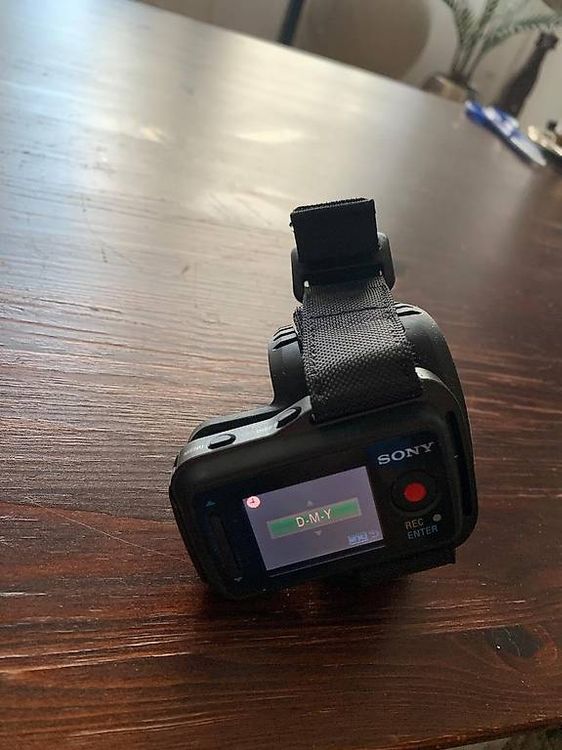 Camcorder: Sony HDR-AS100V mit Remote Control RM-LVR2 (Versand 9F) – Gebraucht aus Dübendorf von rappoport 3