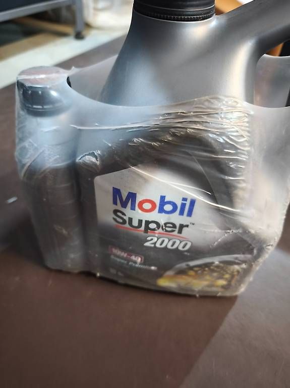 Oli & Additivi: Motorenöl 10w40 6 Liter. – Usato da Zihlschlacht venduto da rad_vvm9 2