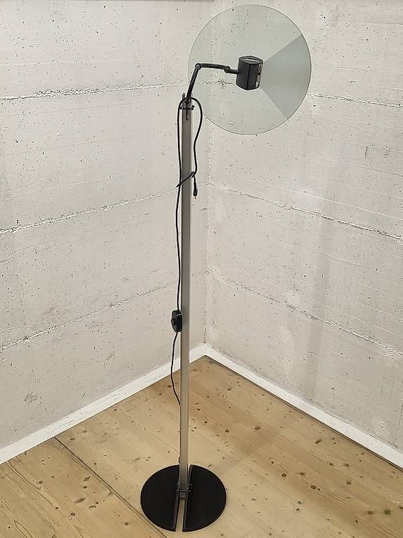 Artemide Lampade: Designklassiker Artemide Olimpia Stehlampe – Usato da Münchenbuchsee venduto da LuupBrocki