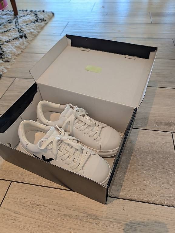Chaussures femmes: DKNY - Keira Lace Up – D'occasion à Birmenstorf AG par martinbraendli 2