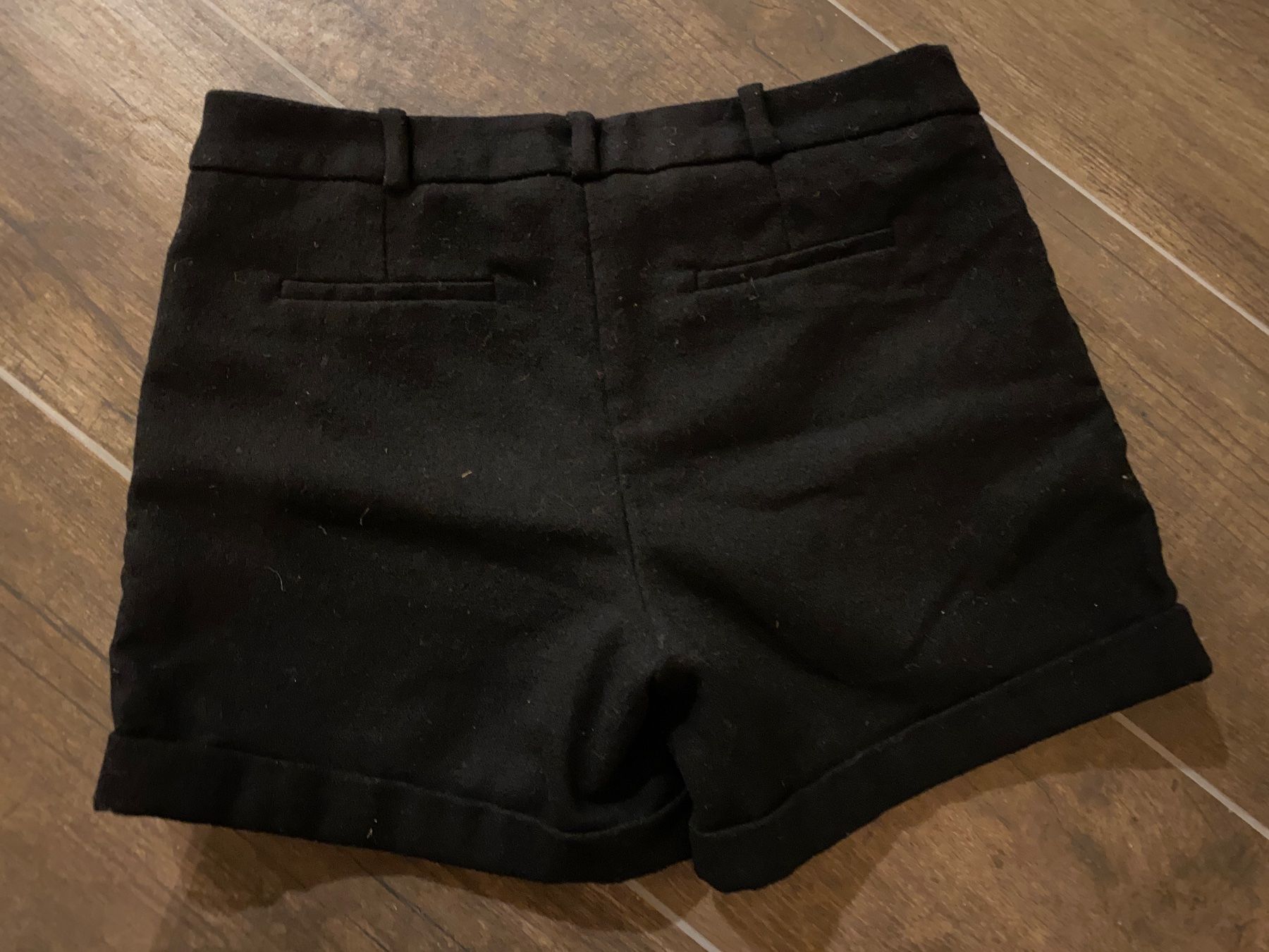 Promod Pantalons: Short noir hiver Promod t. 34 – D'occasion à Treyvaux par MLRL 1