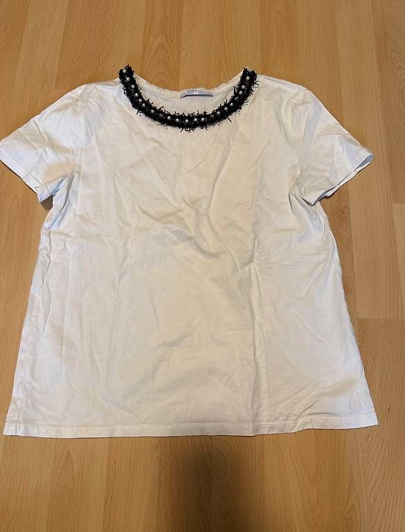 T-Shirts: Zara T Shirt mit Perlenkragen – Gebraucht aus Alchenflüh von selina077