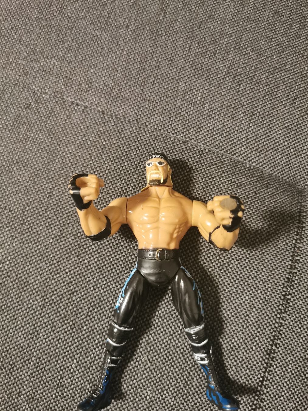 WWE Statuette: WWE Hulk Hogan Actionfigur1999 – Usato da Buchs SG venduto da and_s6ps 1