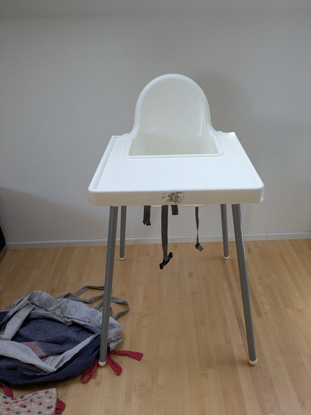 Ikea Seggioloni: Ikea Hochstuhl mit Rucksack – Usato da Bern venduto da macsandra