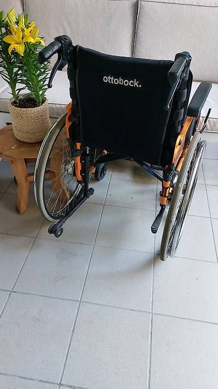 Rollstühle: Ottobock Rollstuhl 45 cm – Gebraucht aus Binningen von mac_zxt7 2