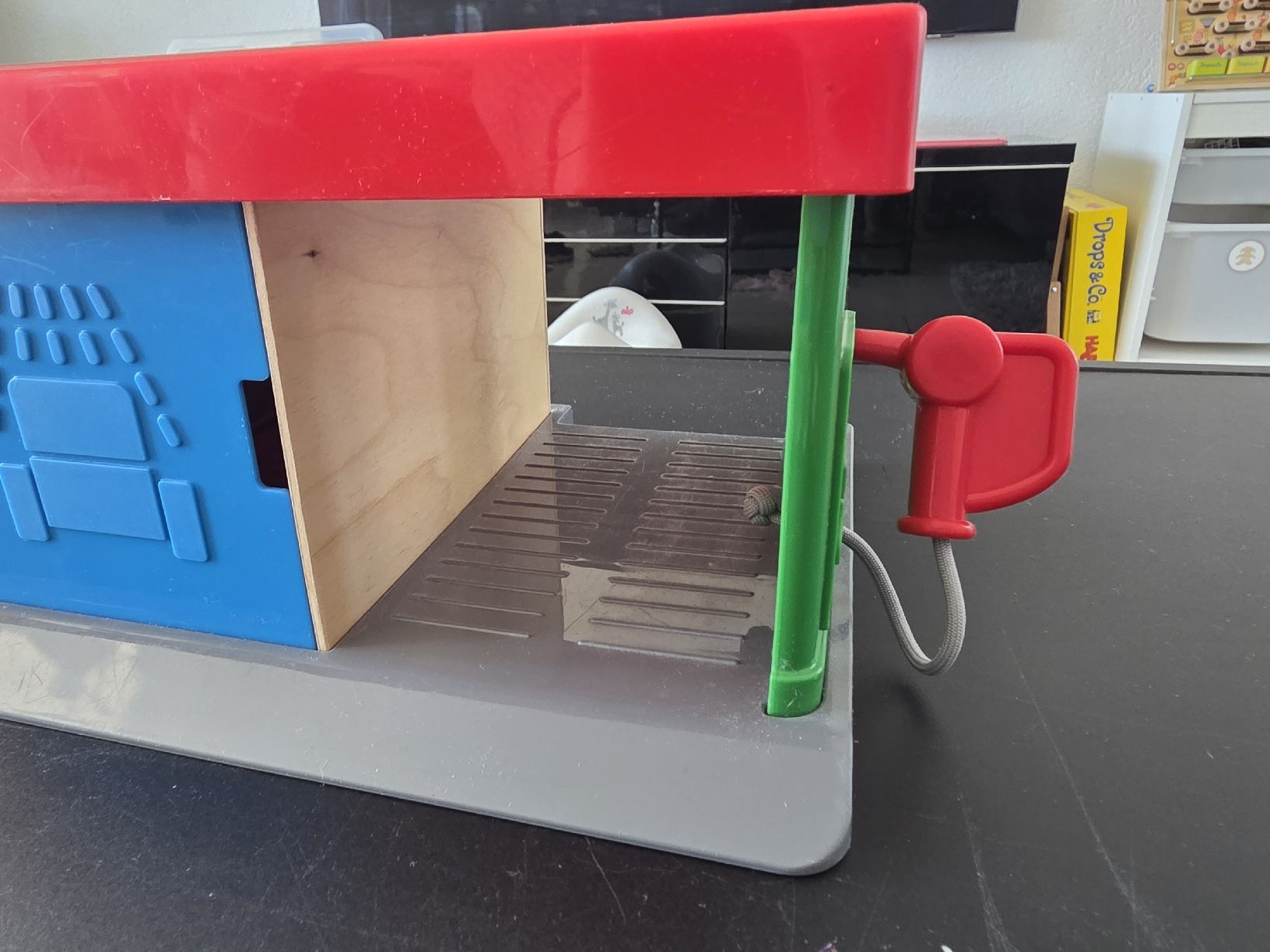 Ikea Giocattoli: IKEA Garage mit Autos, Top Zustand! – Usato da Solothurn venduto da Zoonja 2
