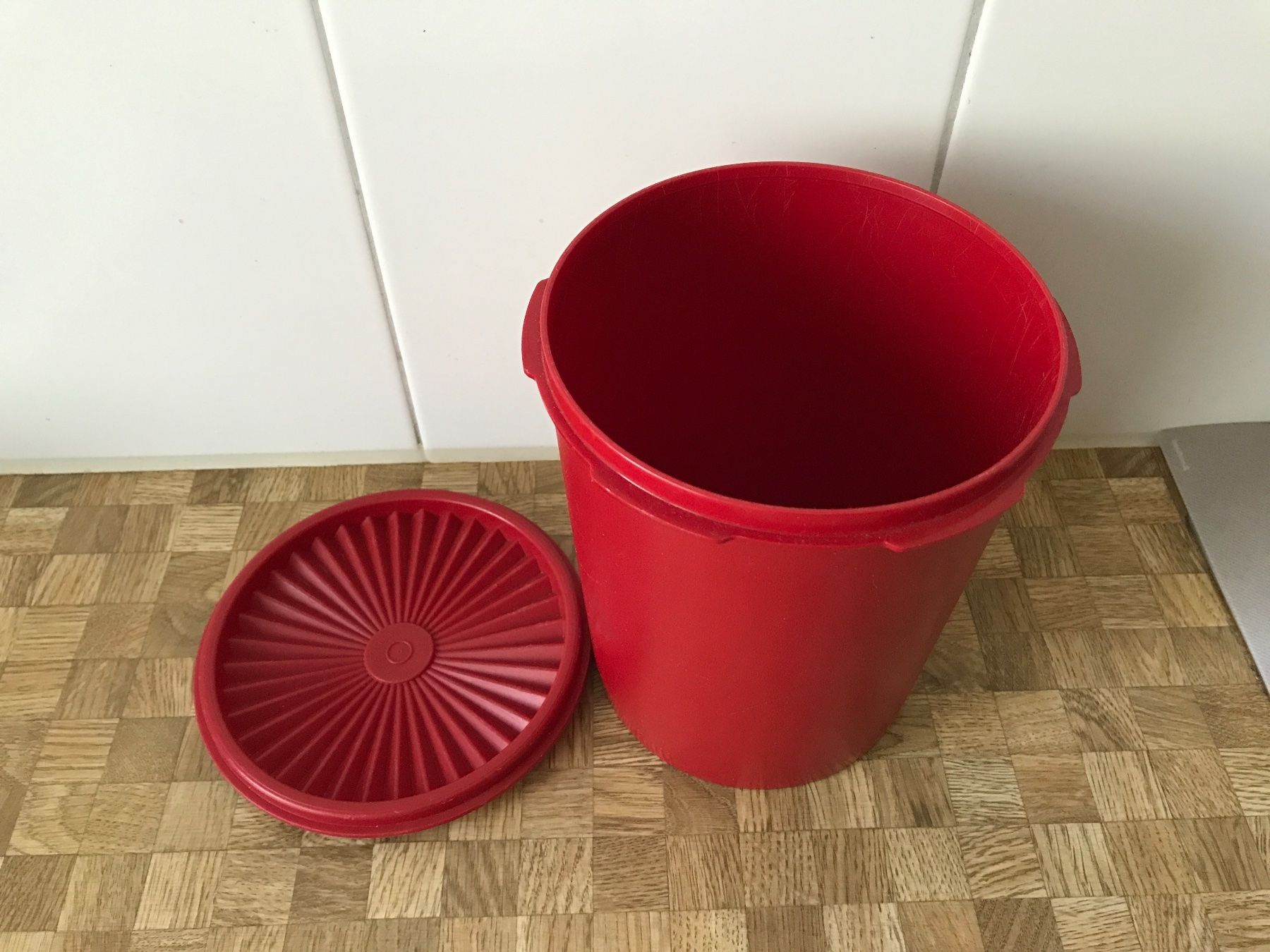Tupperware Behälter & Ähnliches: Tupperware      Dose mit Sonnendeckel – Gebraucht aus Birmensdorf ZH von Hilhan 1