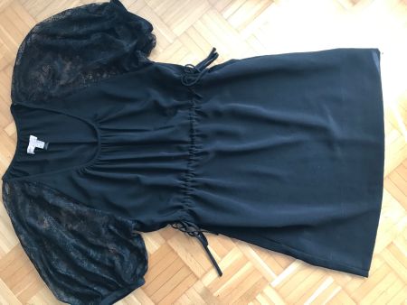 Kleid von Mango mit Spitzen-Ärmeln Grösse L - Porto 3.40