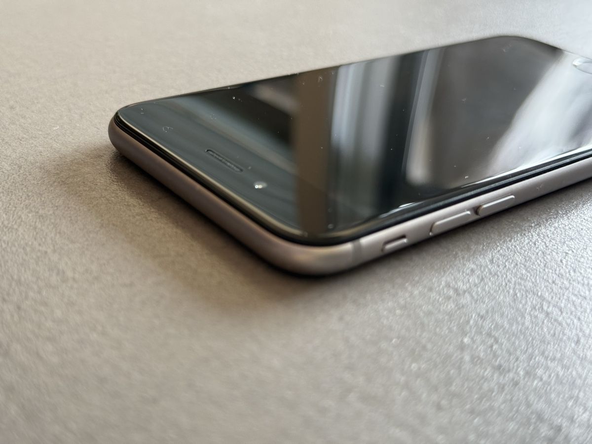 Apple Portables: iPhone 6 Argent 64Go – D'occasion à epalinges par Misterazz 3