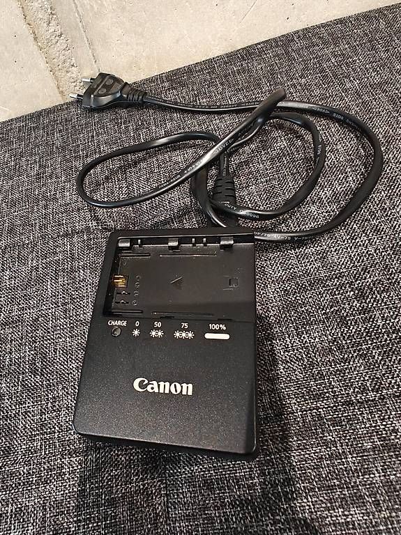 Fotocamera: Ladegerät Canon EOS 60D – Usato da Bern venduto da elcancro7