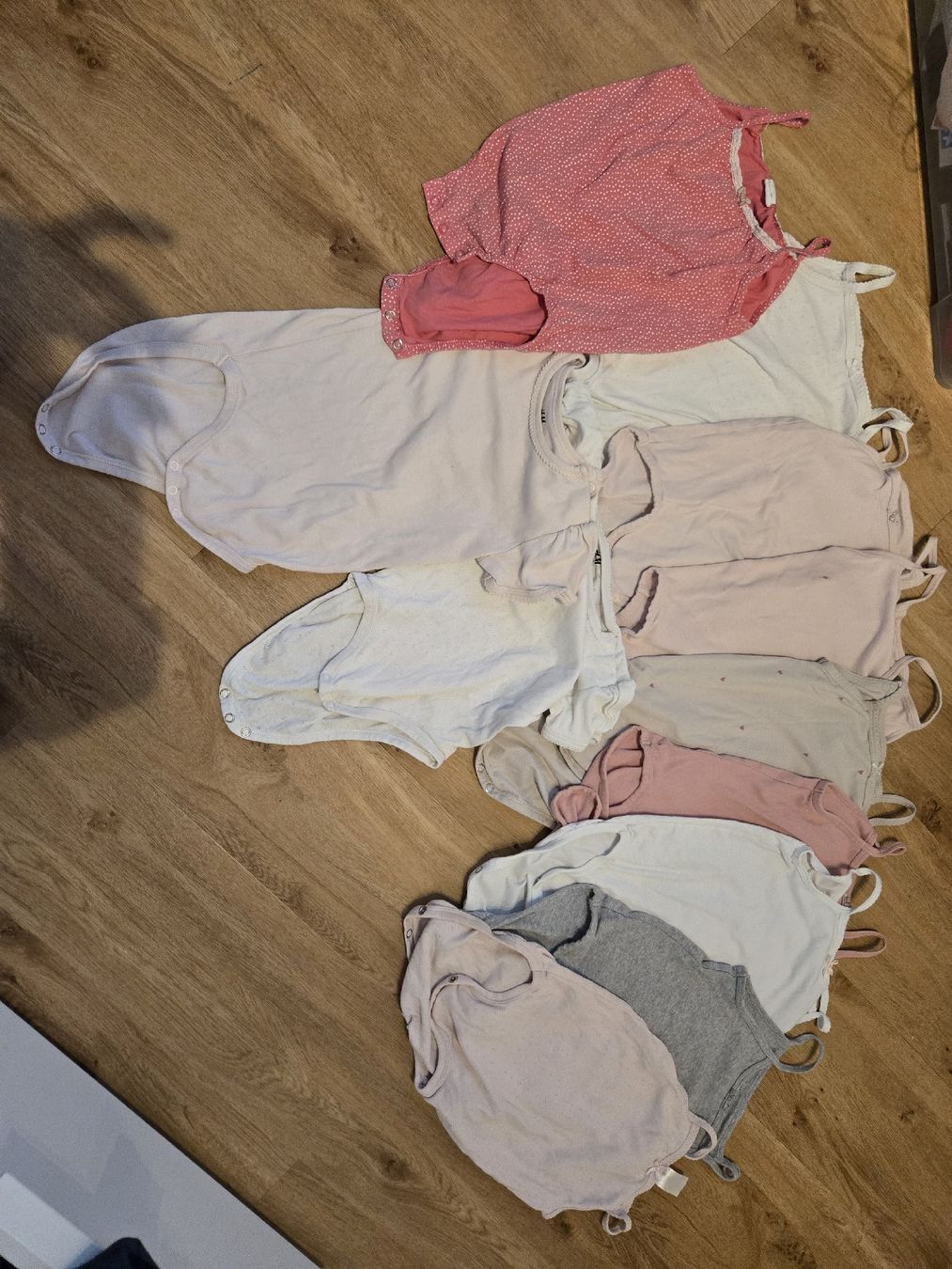 H&M Lotti di vestiti: 11 Bodys Gr . 92 – Usato da Algetshausen venduto da Martina89 1