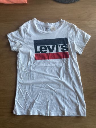 Levi's white logo T-shirt