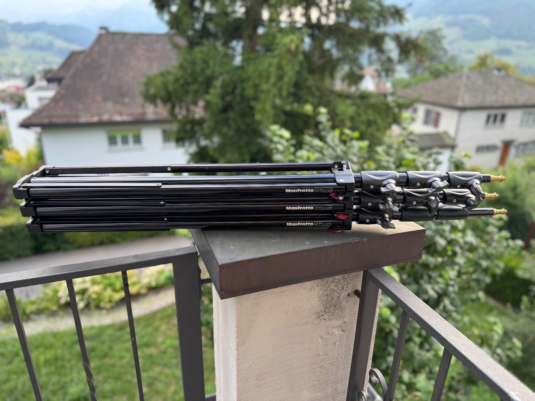 Manfrotto Treppiedi & Teste: 3× Manfrotto 1004BAC Master Lampenstative – Usato da Schwyz venduto da dgxspark