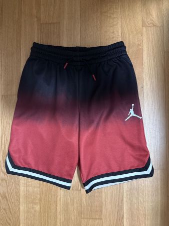 Short Jordan JDB Fade Noir Rouge Taille 12-13 ans