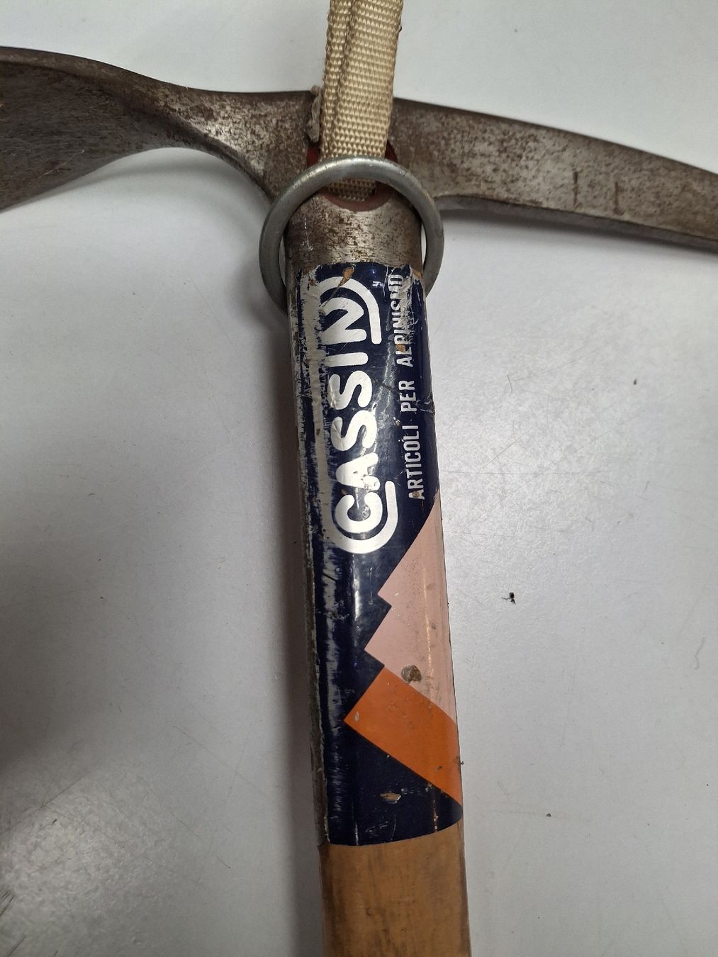 Kletterausrüstungen: Vintage Eispickel Cassin mit Holzgriff Alpinismus Werkzeug – Gebraucht aus Fislisbach von HurtiBrocki 1