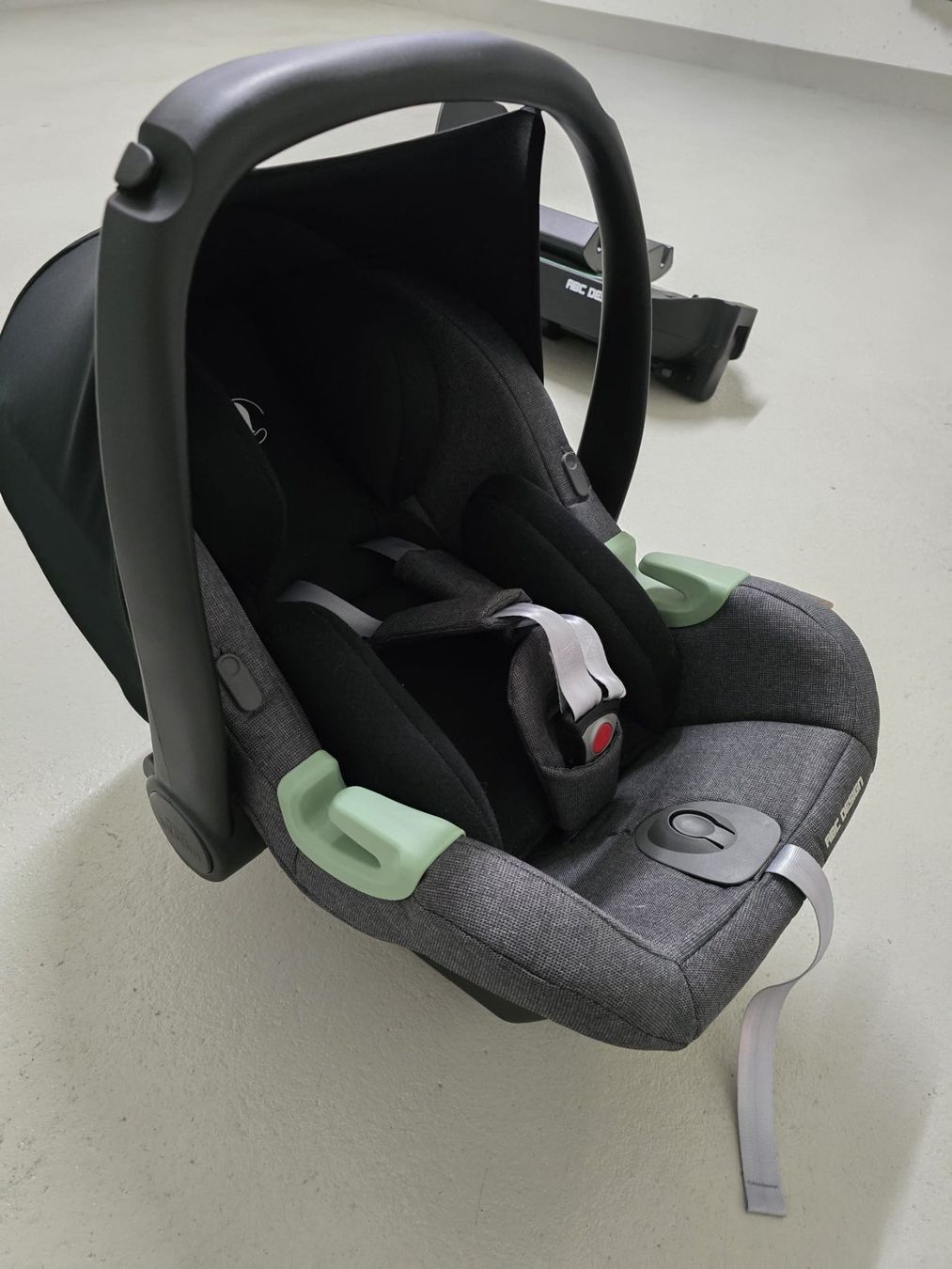 ABC Design Auto-Kindersitze: Babyschale Tulip inkl. Isofixstation – Gebraucht aus Aarberg von Run_91