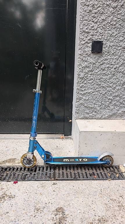 Chilli Kickboard: Micro Scooter LED Blue – D'occasion à Zürich par Zause2006