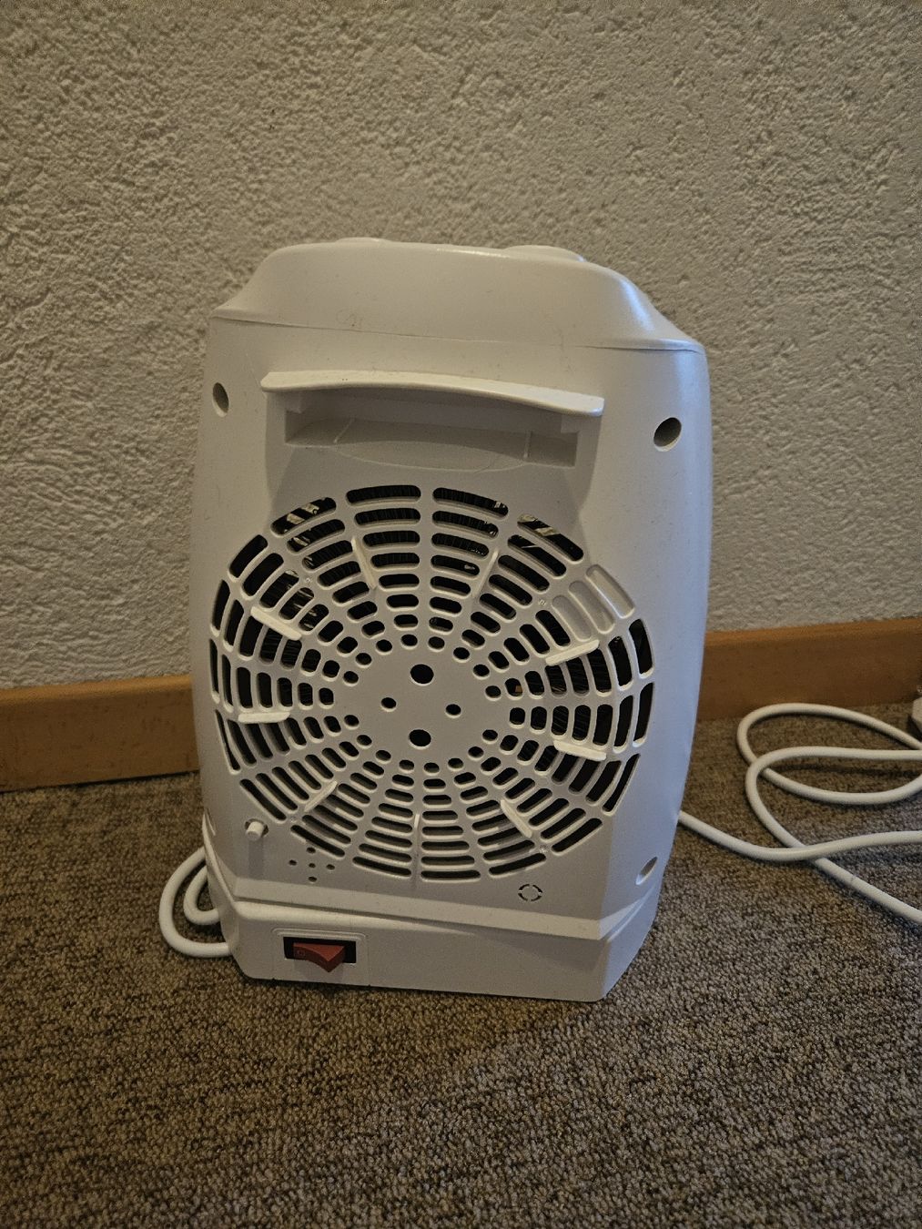 Ohmex Radiatori: Ohmex HET 1802 Elektroheizer klein 1500-2000W guter Zustand – Usato da Davos Platz venduto da egl_h2gt 2