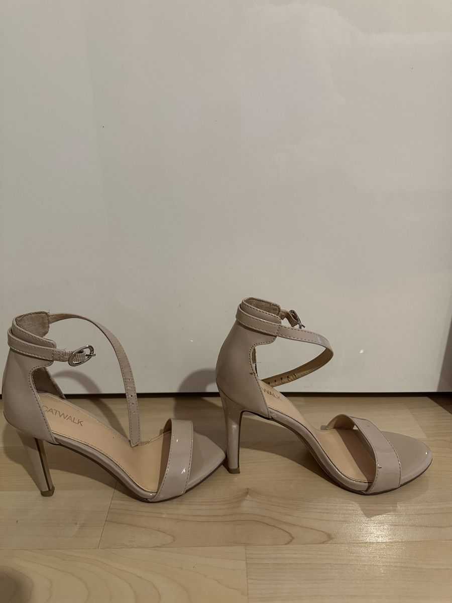 Dosenbach Scarpe da donna: Catwalk Sandaletten nude, Gr.36/37 – Usato da Triengen venduto da nes_l8cj 1