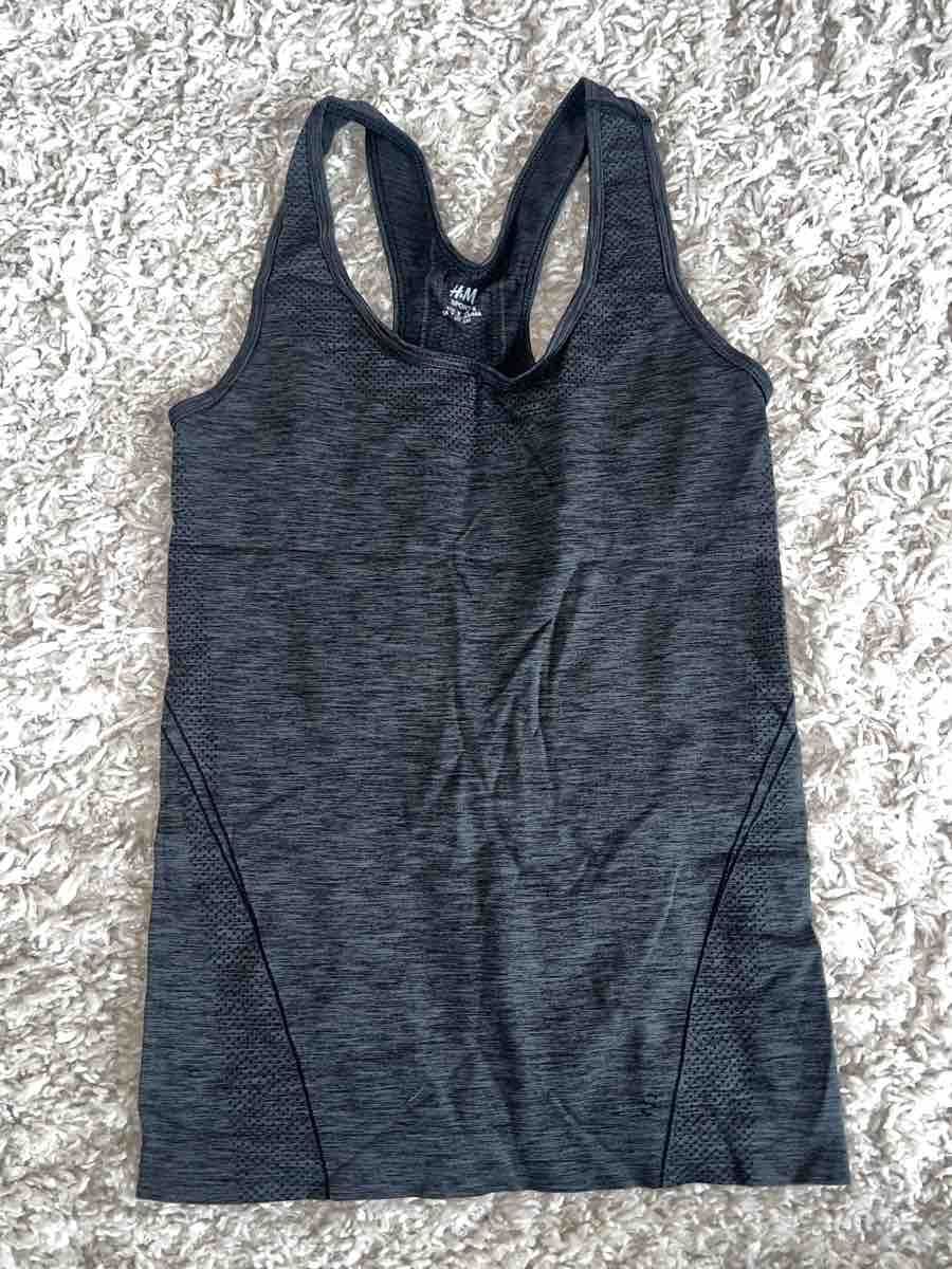 Lotti di vestiti: Diverse Kleidung – Usato da Zürich venduto da nat_9xyj 3