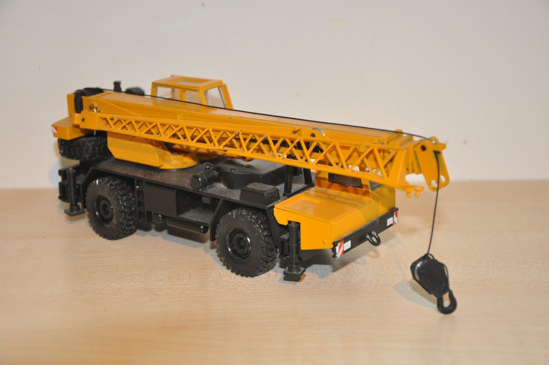 Conrad Kit di modellismo & Modellini statici: LIEBHERR Mobilkran – Difettoso da Mitlödi venduto da worker04 3