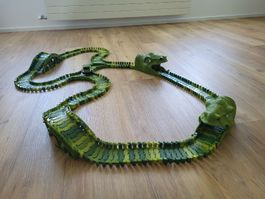 Dino-Autorennbahn mit Auto