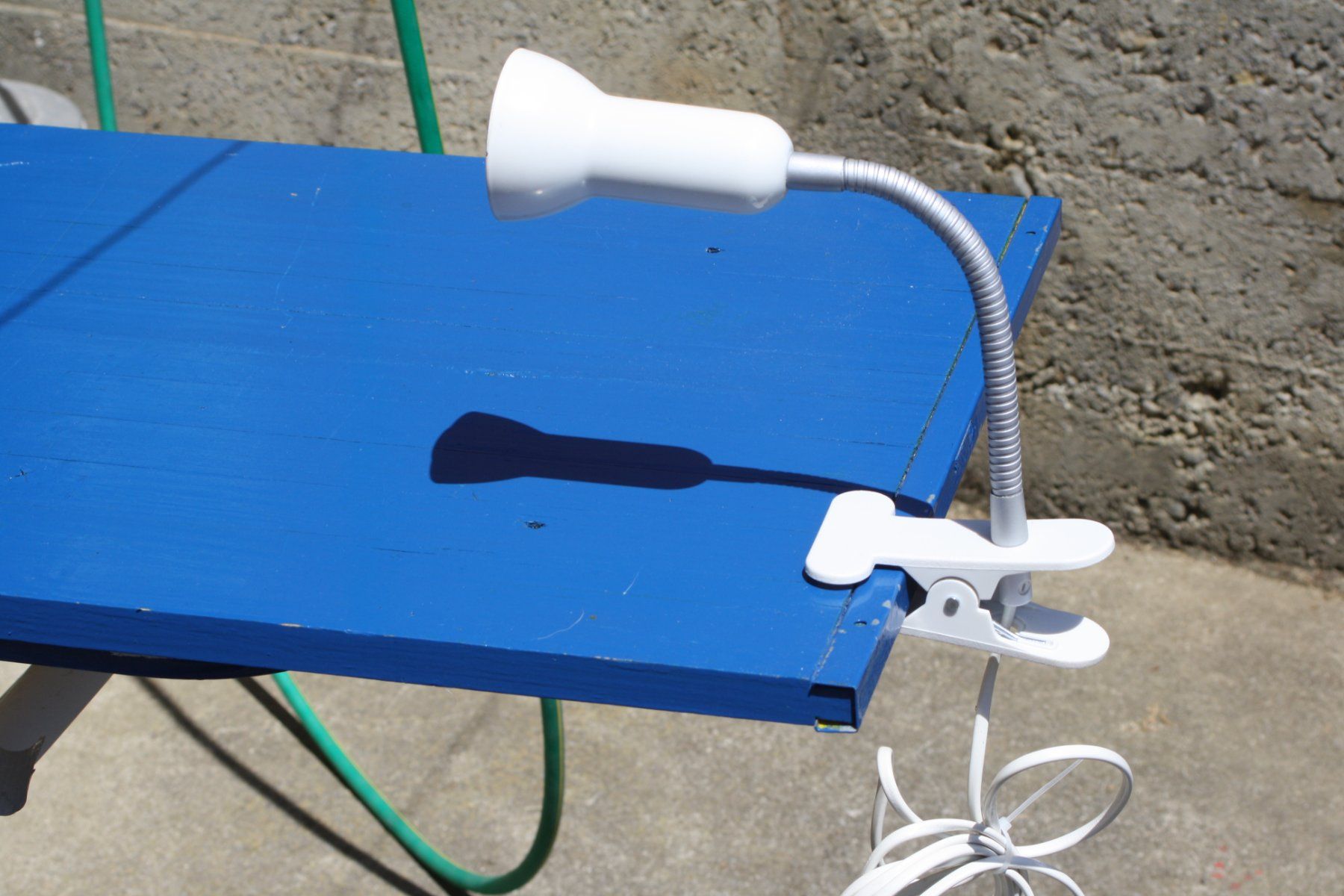 Lampade: VINTAGE KLEMMLAMPE LAMPE MIT FLEXARM – Usato da Wauwil venduto da Pneuedy