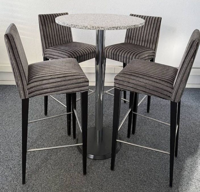 Tavoli: stehtisch mit 4 Barhockern – Usato da Glattbrugg venduto da B_B
