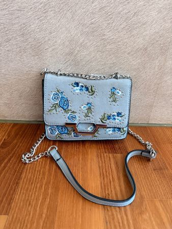 Damen Handtasche hellblau mit Stickerei