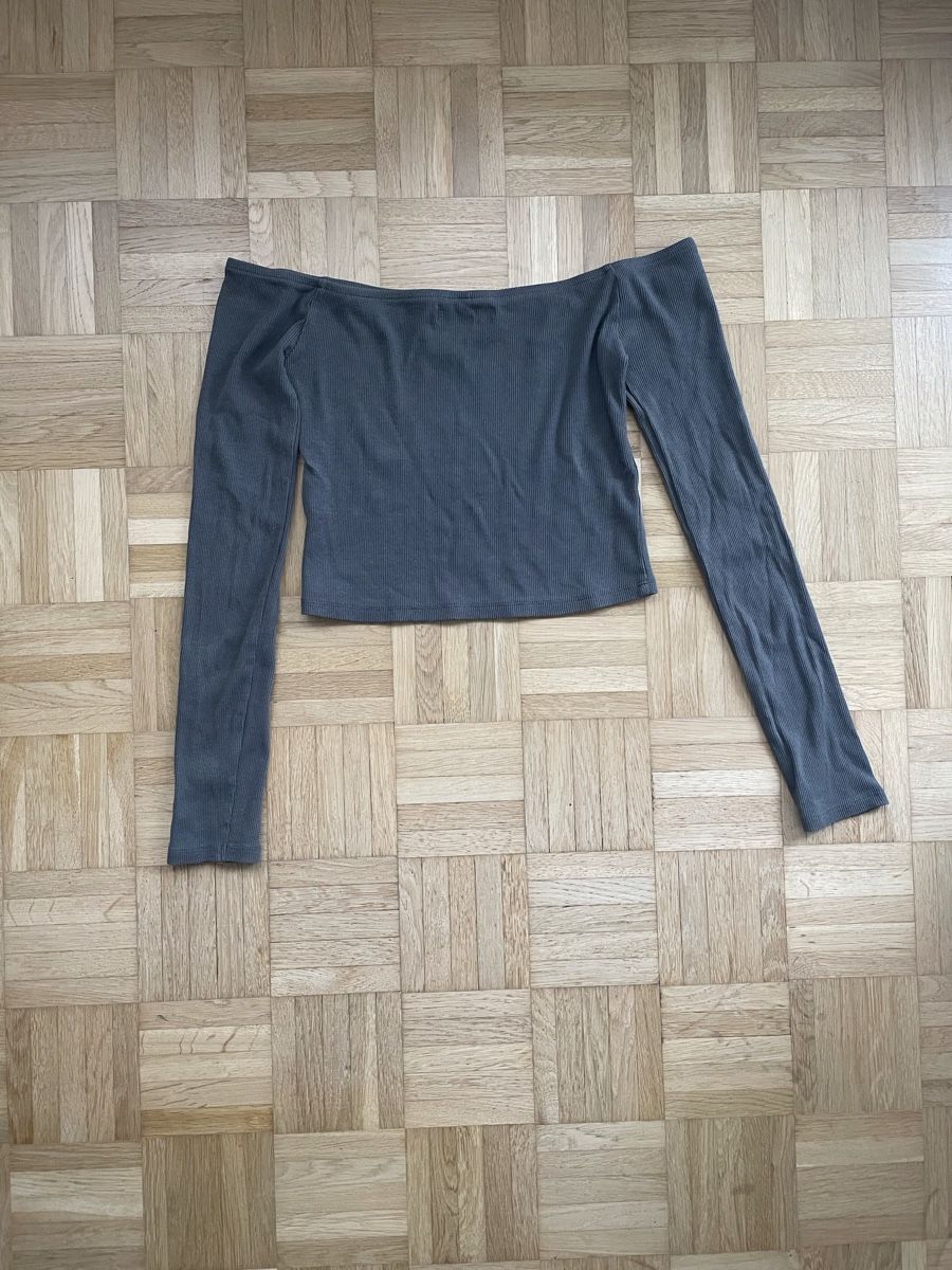 Pull&Bear Top: Pull&Bear Langarmshirt schulterfrei grau Grösse M – Usato da St. Gallen venduto da chr_275x 1