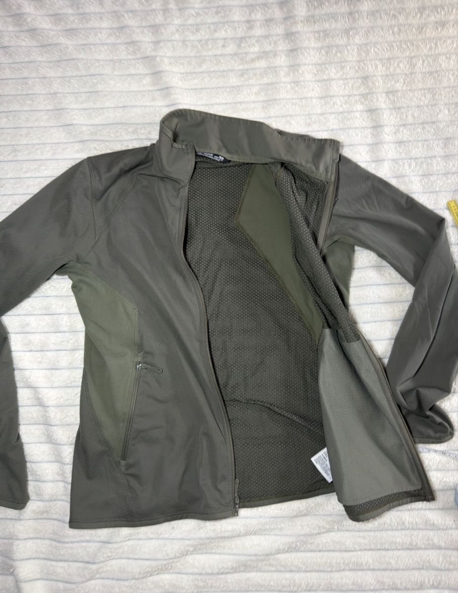 Arcteryx Giacche: Original Arc’teryx Delta Jacket Damen M  – Usato da Vionnaz venduto da b_f_d_r_g 2