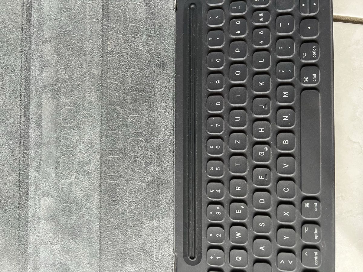 Apple Tastiere: IPad Pro Smart Keyboard (9.7-inch) – Usato da Ebmatingen venduto da Samato 3