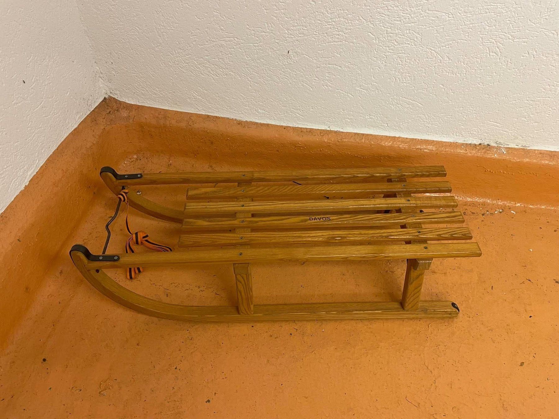 Slitta: Klassischer Davoser Schlitten aus Holz – Usato da Zürich venduto da Bruuushh 1