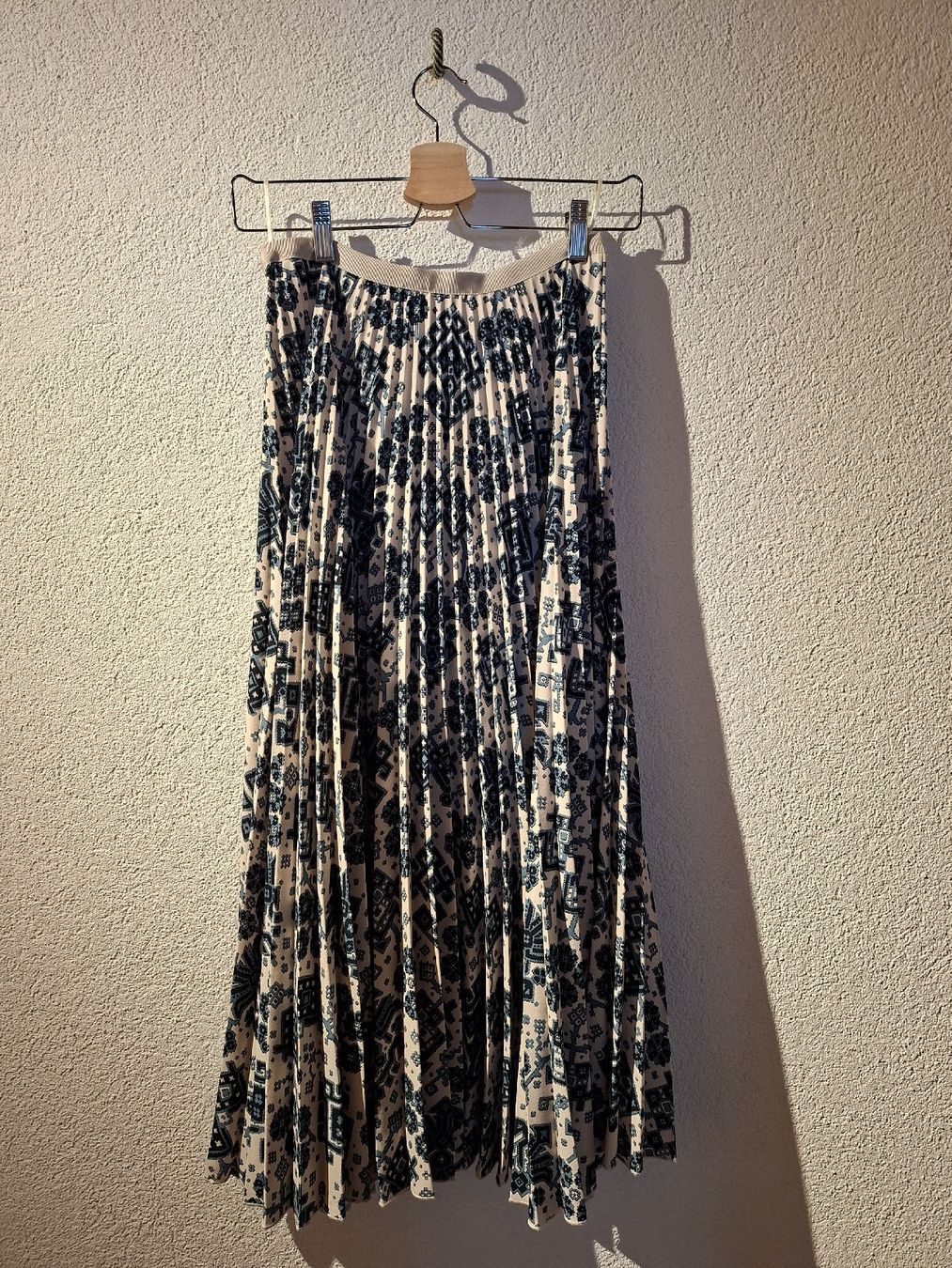Vanessa Bruno Gonne: Jupe plissée Vanessa Bruno, taille 34 – Usato da Grindelwald venduto da mekke.mekke 1