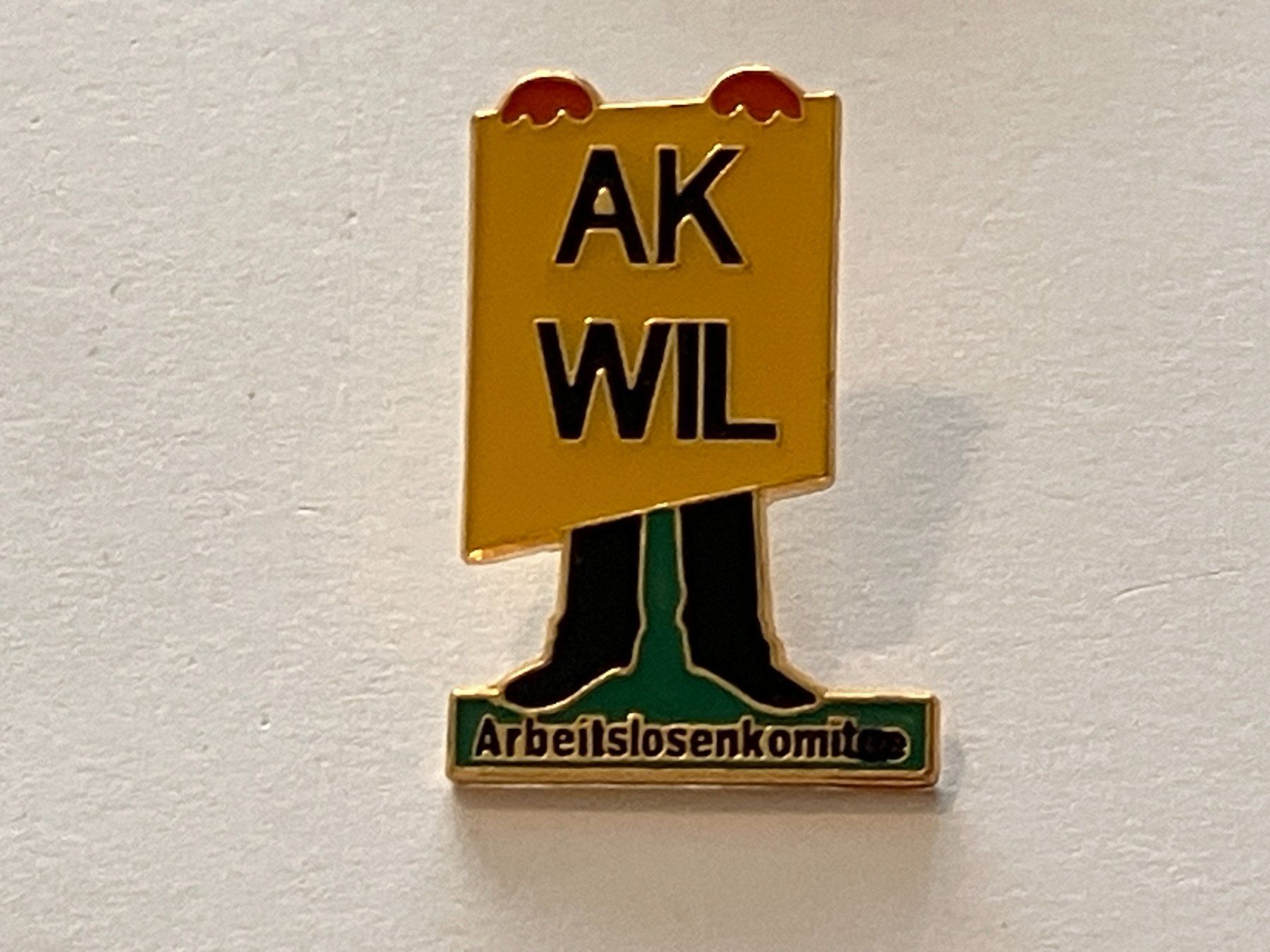 Plaketten & Abzeichen: 1 Pin AK WIL Arbeitslosenkomitee – Gebraucht aus Basel von djwwpp