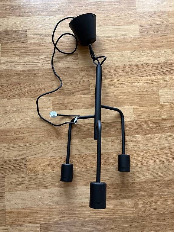 Ikea Lampadari & plafoniere: Schwarze IKEA Hängeleuchte Metall – Usato da Stäfa venduto da Miranda_md