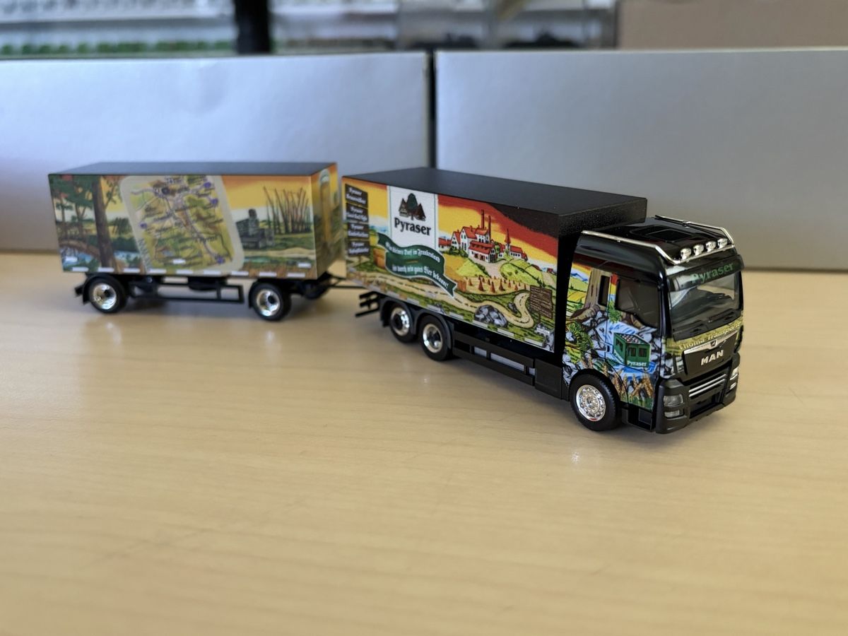 Herpa Modellini d'auto: MAN TGX XLX Thoma Pyraser – Nuovo (secondo la descrizione) da Felben-Wellhausen venduto da Mobil01 1