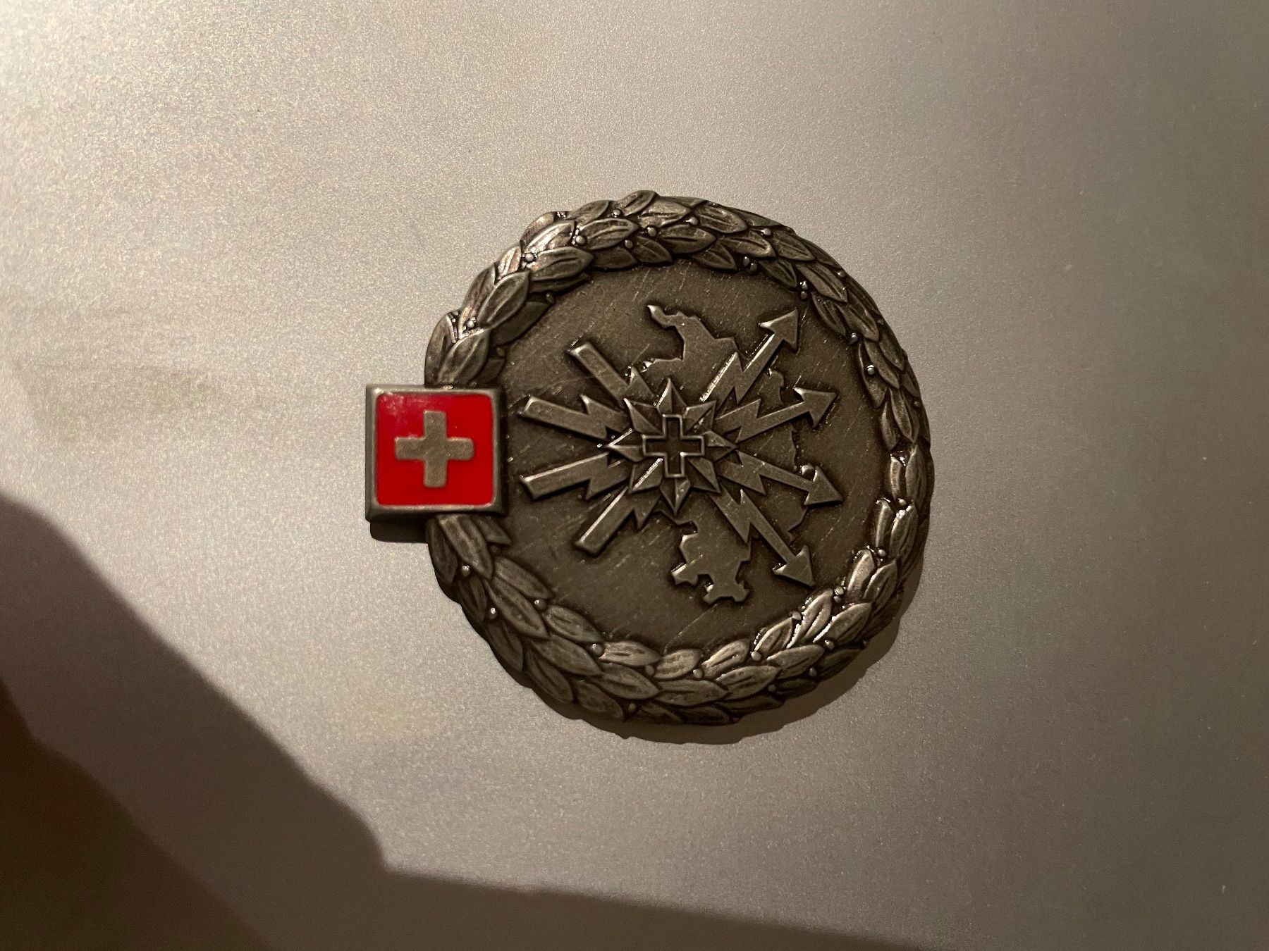 Schweizer Armee Placchette & Badge: Emblem Lvb FU – Usato da Oberiberg venduto da stab