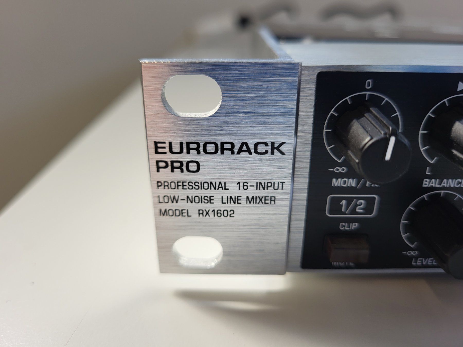 Behringer Console di mixaggio: Behringer Eurorack Pro RX1602 – Usato da Brügg BE venduto da POU-BELLE 3
