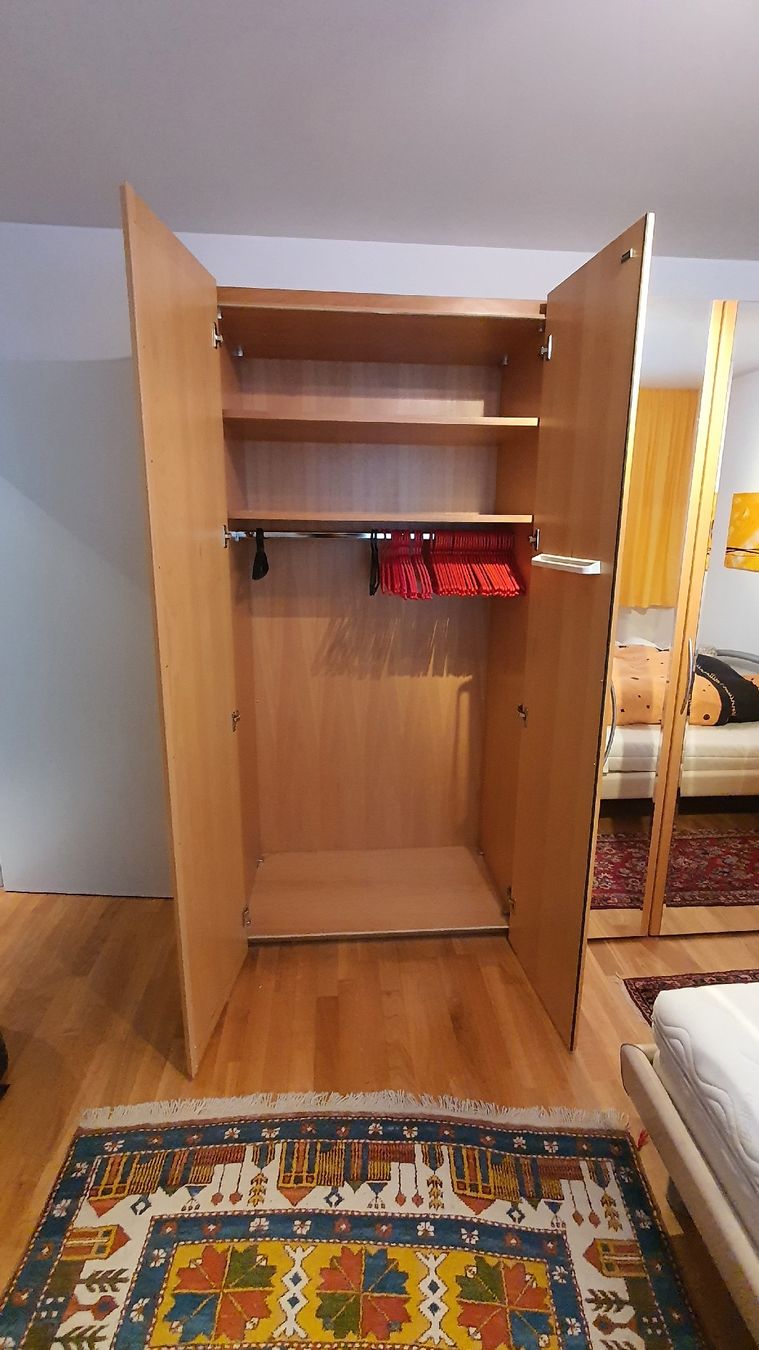 Hülsta Armadi: Kleiderschrank 6 türig – Usato da Triengen venduto da El-Fa 1