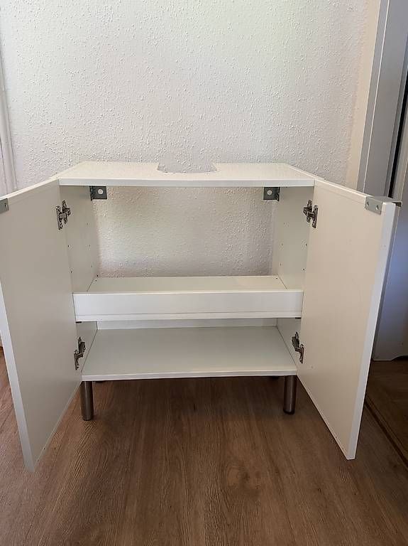 Armoires: Ikea Badezimmer Schrank in weiss  – D'occasion à Basel par liv99 4