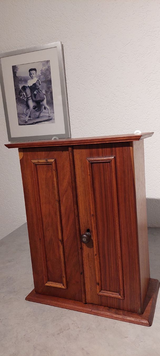 Giocattoli: Puppenschränkli Holz – Usato da Muri AG venduto da nindo1 9
