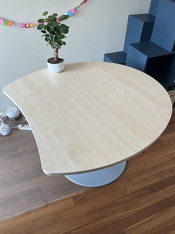 Schreibtische: Bürotisch rund - höhenverstellbar  – Gebraucht aus Bellikon von Ndorfer