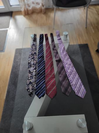 Vintage Men's Ties - Brands like Hugo BOSS, and more!