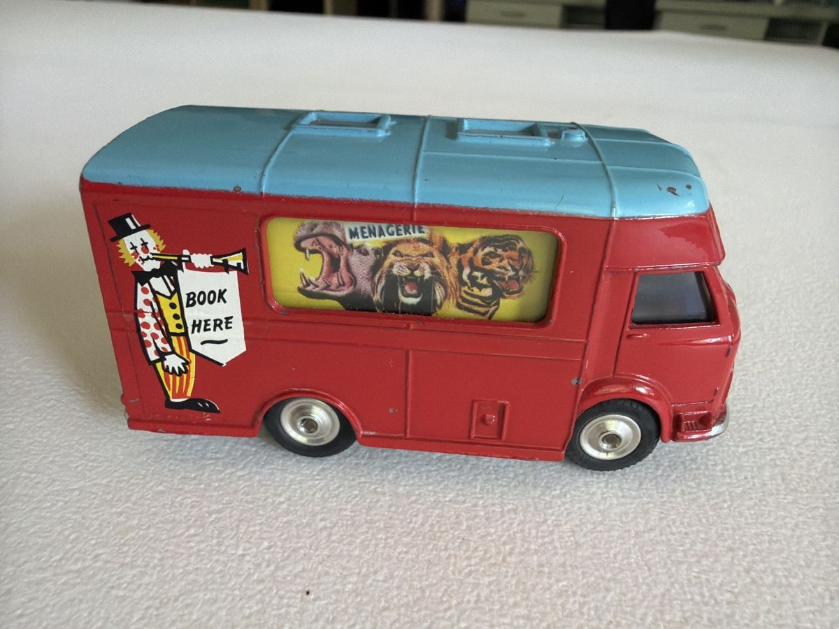 Corgi Toys Voitures modèles: Corgi Booking Office Chipperfields Circus  – D'occasion à Grellingen par Toyhamster 1