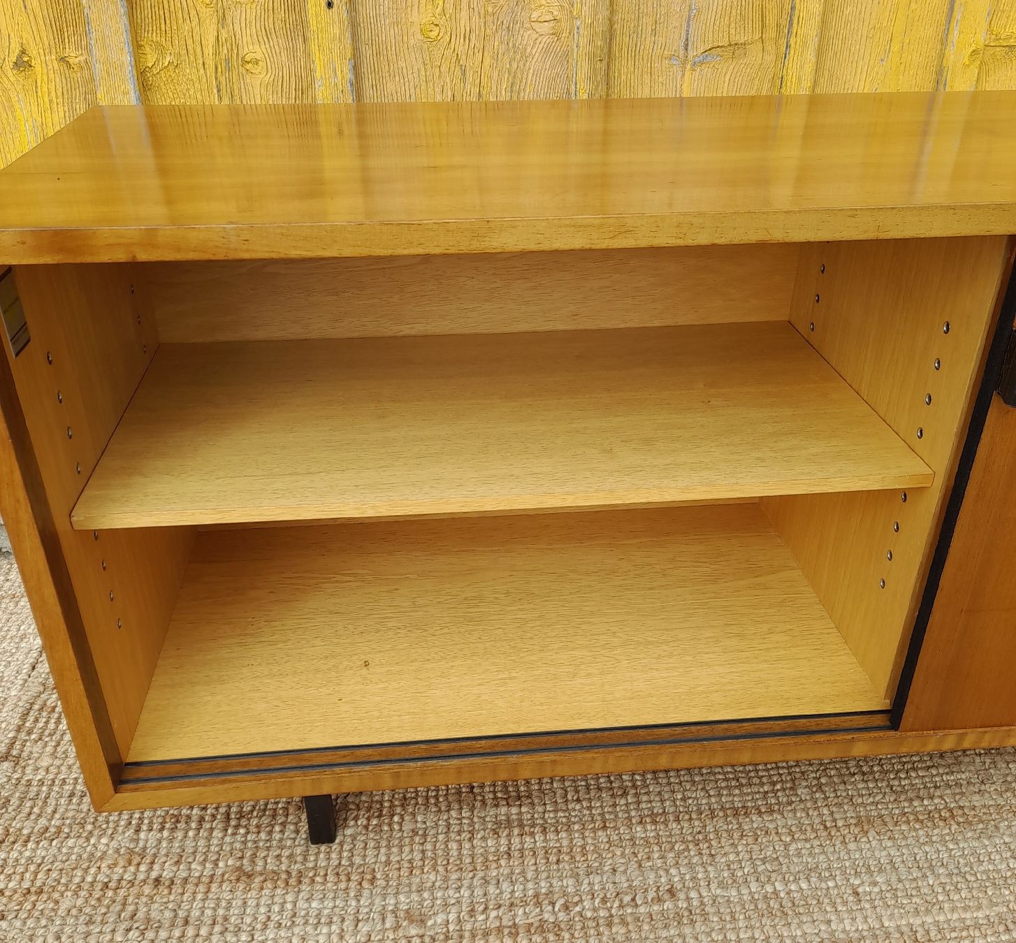 Cassettiere: Florence Knoll Sideboard Nussbaum – Usato da Haslen AI venduto da Vintagelix 3