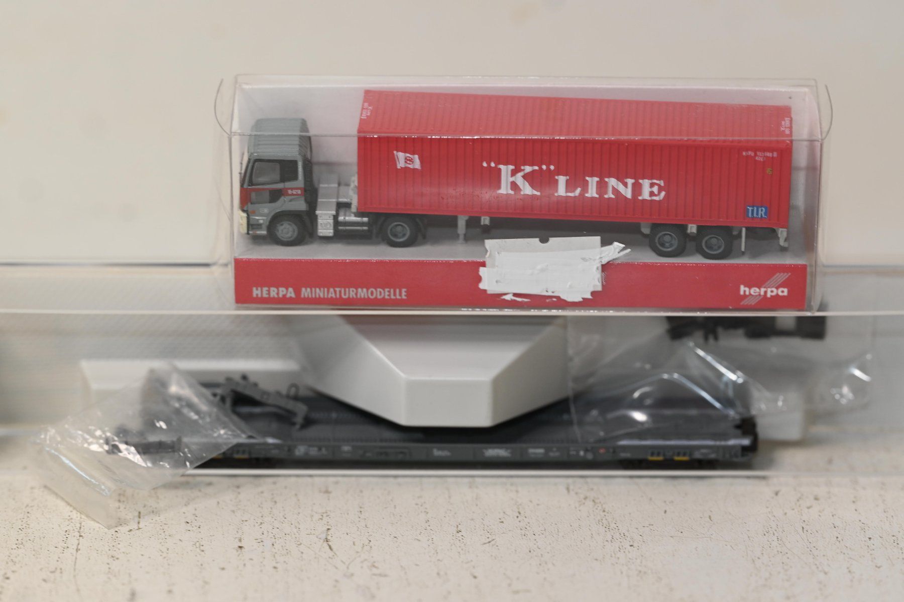 Fleischmann Modelleisenbahnen: Hupac Wagen K-Line Fleischmann Spur N mit OVP – Gebraucht aus Laupen ZH von Zmoewe