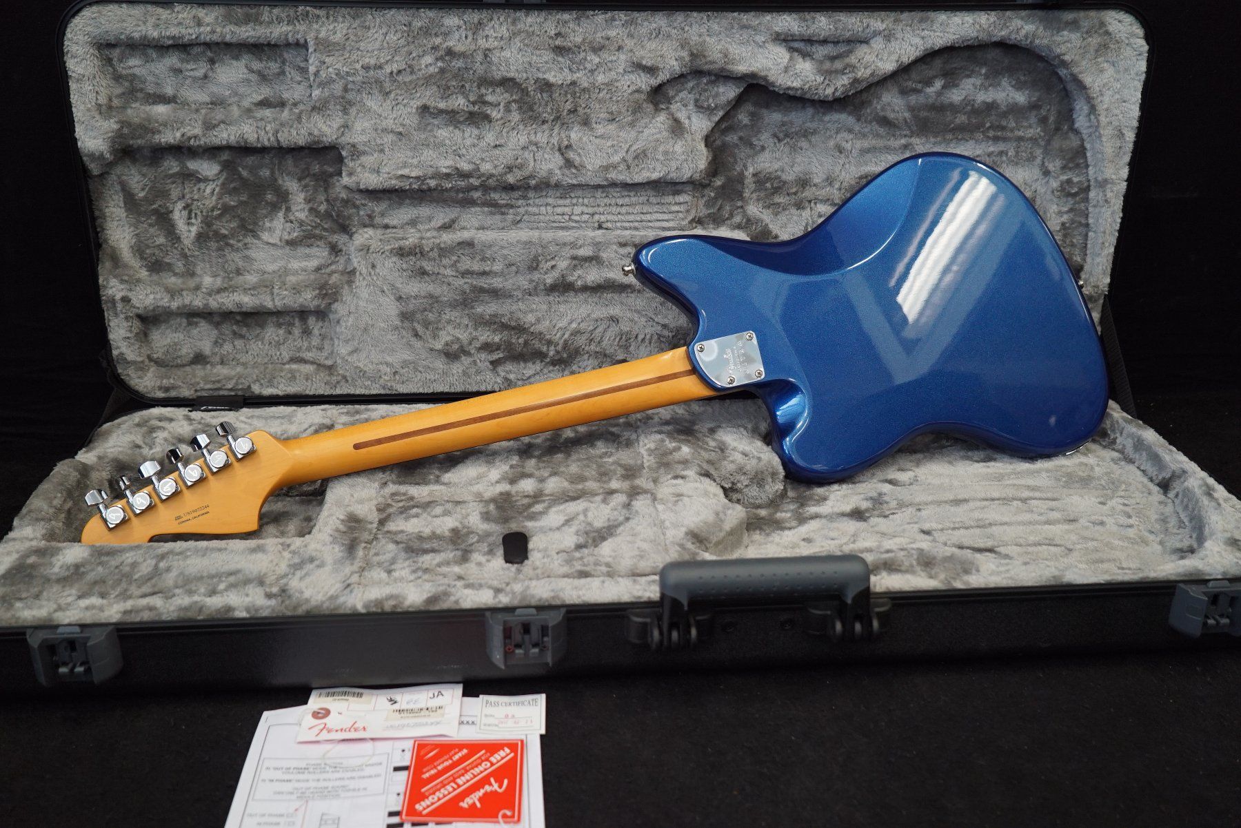 Fender Strumenti musicali: Fender American Ultra Jazzmaster - Maple Fingerboard - Cobra – Usato da Ortschwaben venduto da Musictrade 8