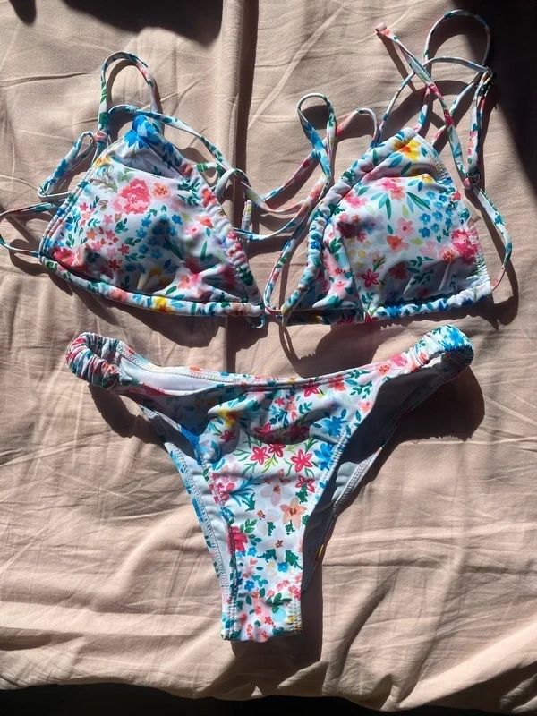 Badekleider & Bikinis: Bikini floreal – Neu (gemäss Beschreibung) aus Arzo von val_55vd